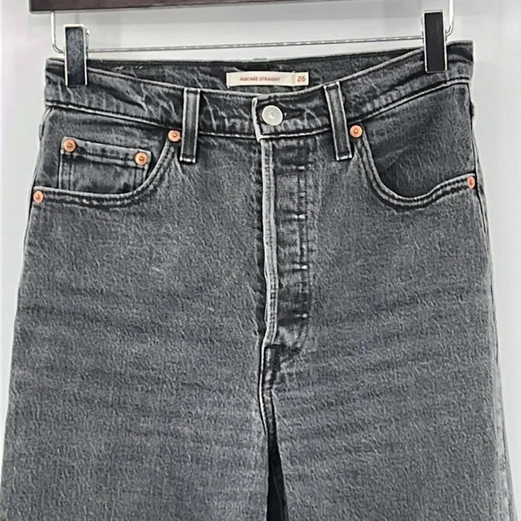 Levi's Ribcage Straight Distressed Knees Raw Hem in Well Worn Black - Size 26 - Picture 2 of 11